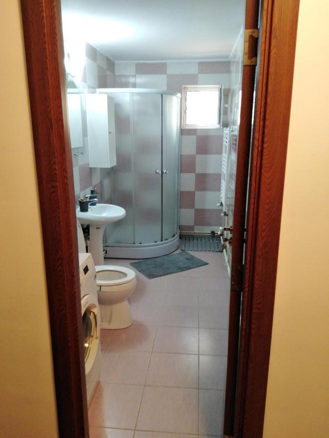 Garsoniera Rebecca Apartment ตือร์กูออกนา ภายนอก รูปภาพ
