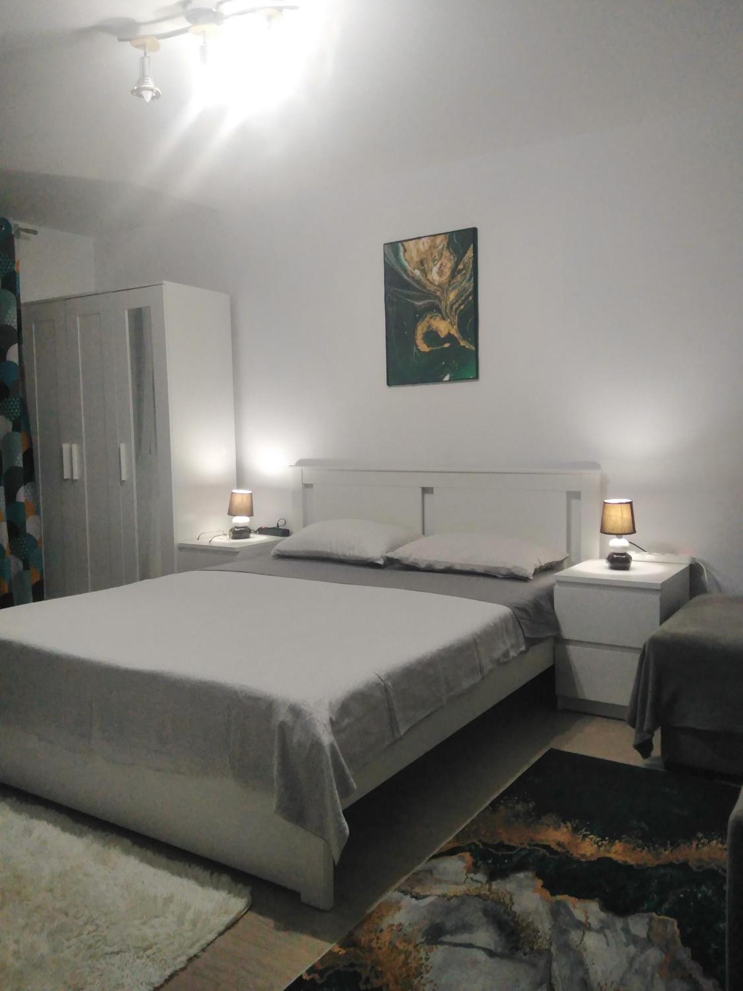 Garsoniera Rebecca Apartment ตือร์กูออกนา ภายนอก รูปภาพ