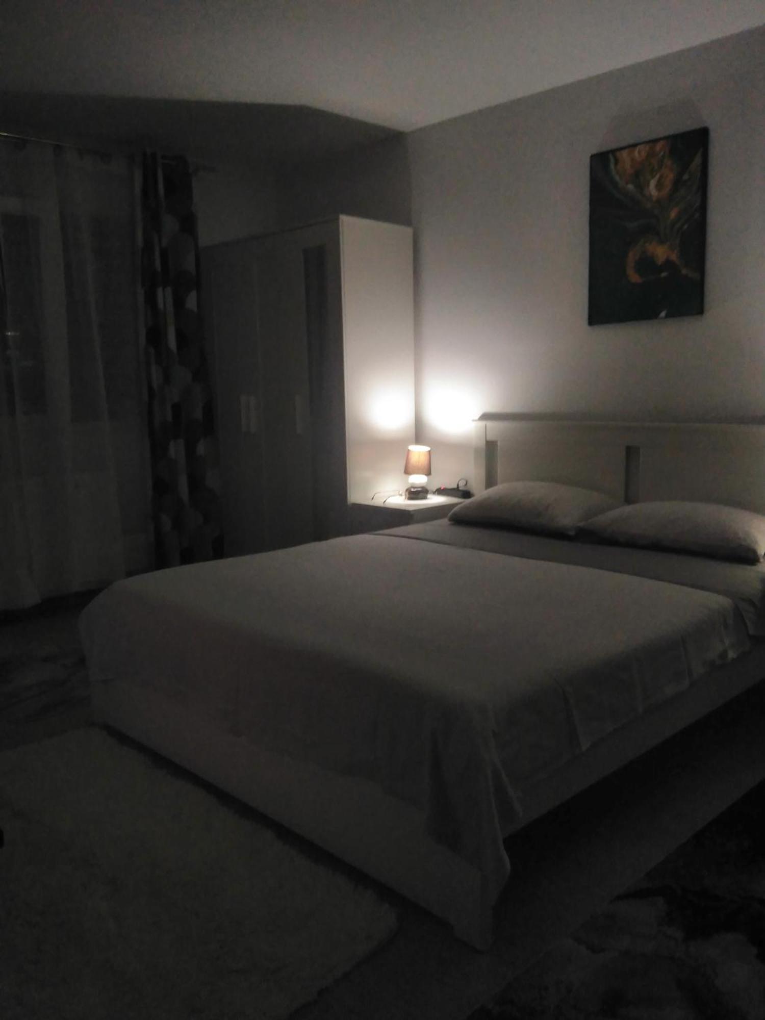 Garsoniera Rebecca Apartment ตือร์กูออกนา ภายนอก รูปภาพ