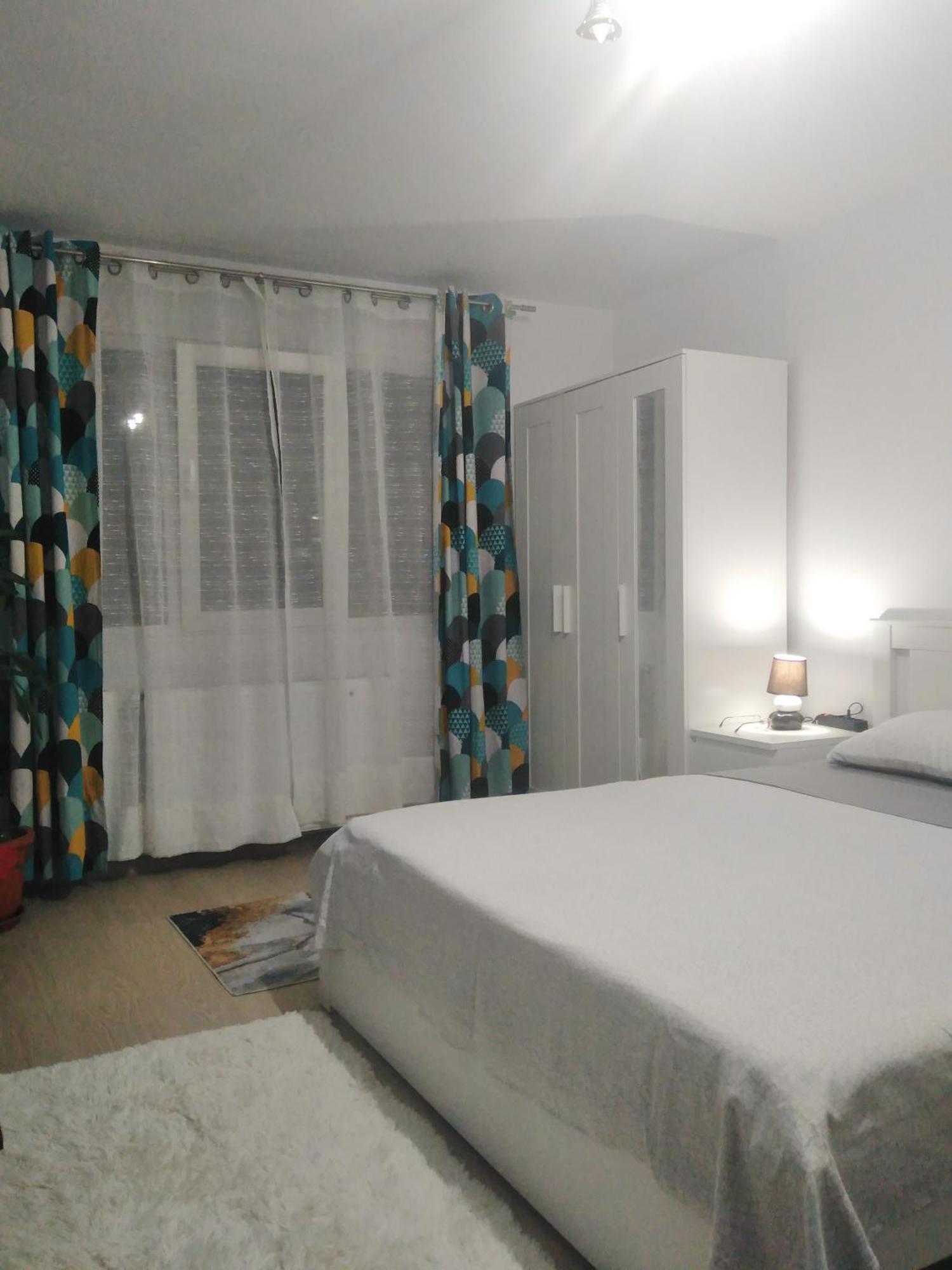 Garsoniera Rebecca Apartment ตือร์กูออกนา ภายนอก รูปภาพ