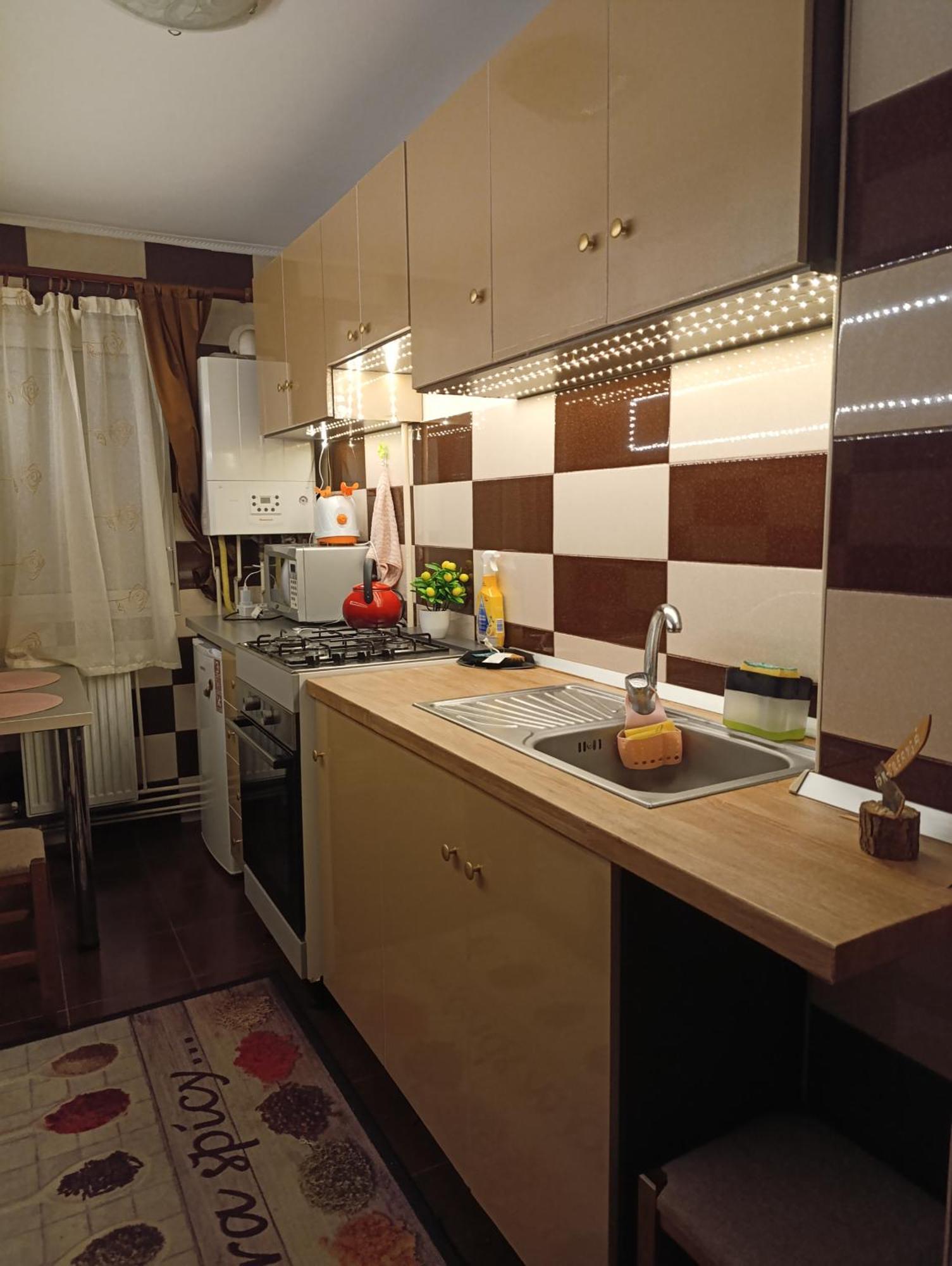 Garsoniera Rebecca Apartment ตือร์กูออกนา ภายนอก รูปภาพ