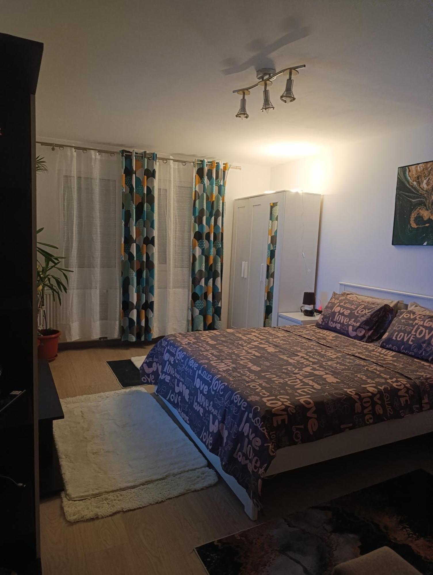 Garsoniera Rebecca Apartment ตือร์กูออกนา ภายนอก รูปภาพ